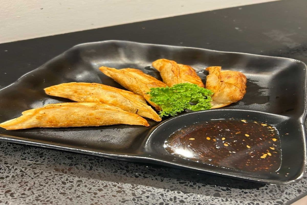 Pan-Fried Gyoza (6 pcs)
