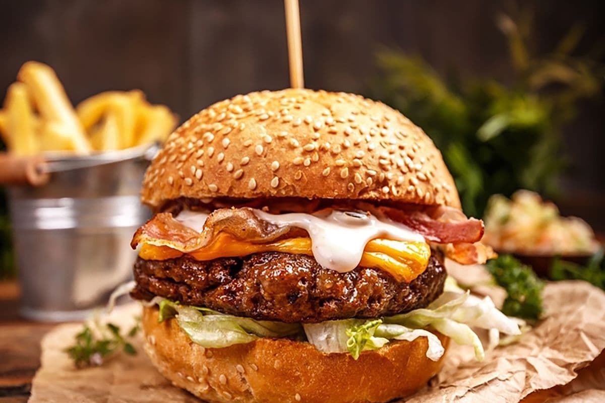 Halal - Cheeseburger with fries