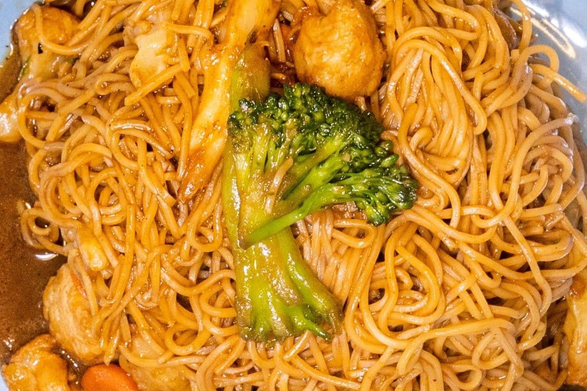 Cantonese Soy Sauce Chow Mein 醬油皇炒麵