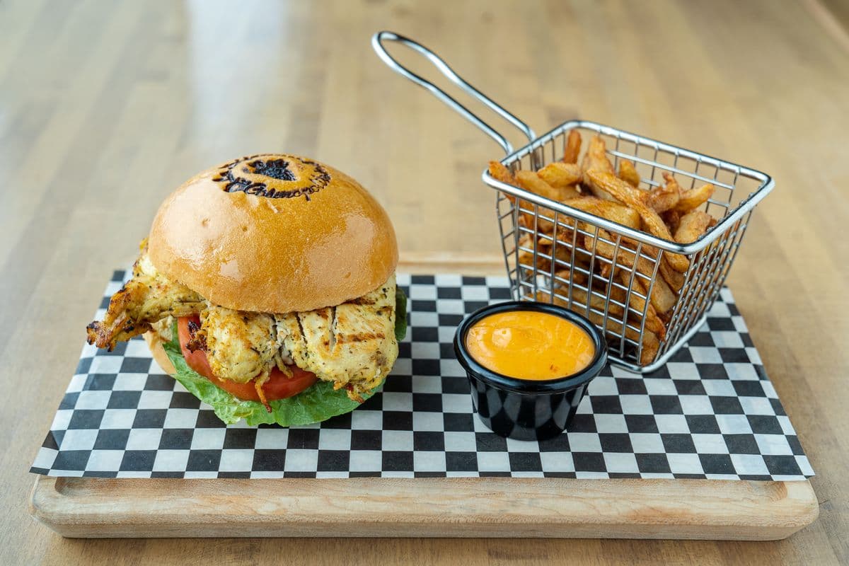 Poulet grillé / Grilled Chicken Burger