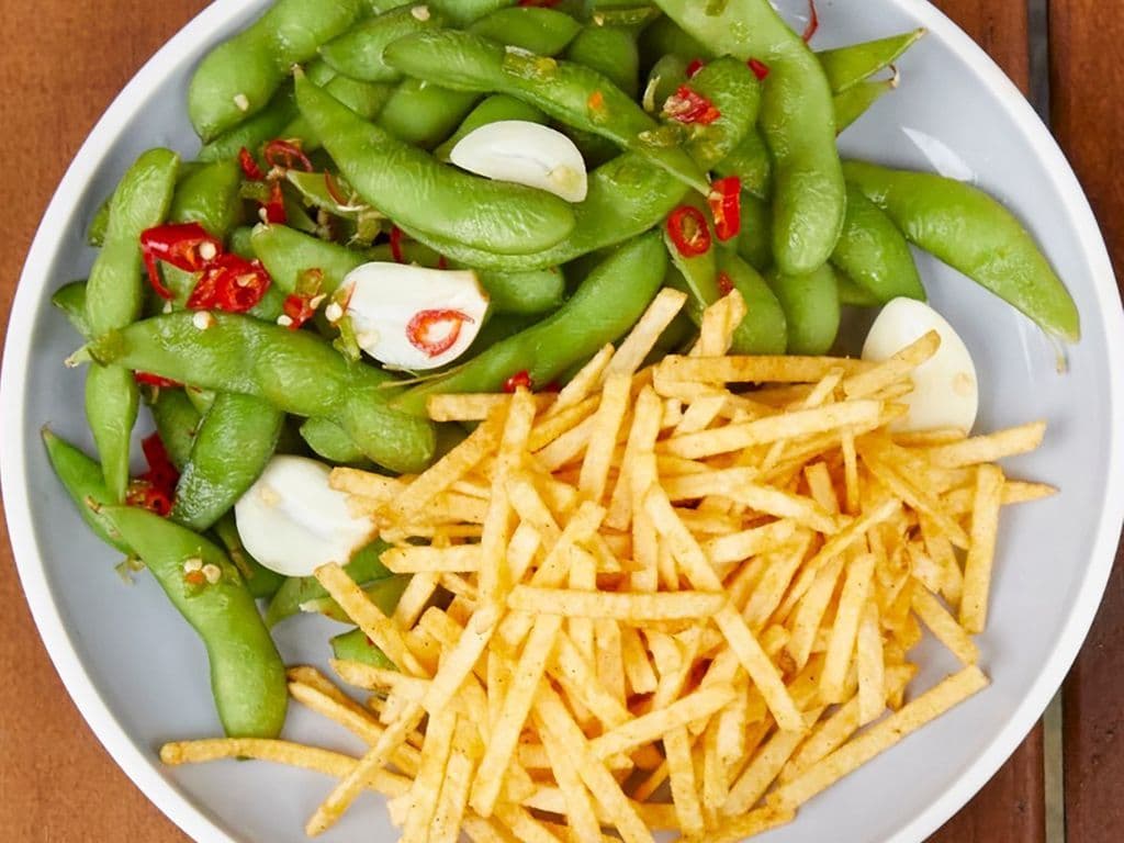 Sweet Chili Heat Edamame w/ Potato Sticks (L)