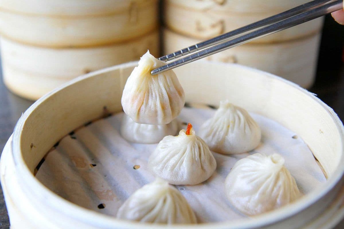 Steamed Kimchi & Pork Soup Dumplings (8 pcs) 泡菜小籠包