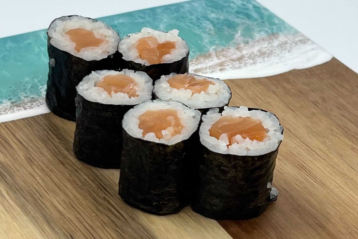 Salmon Rolls (6 pcs)