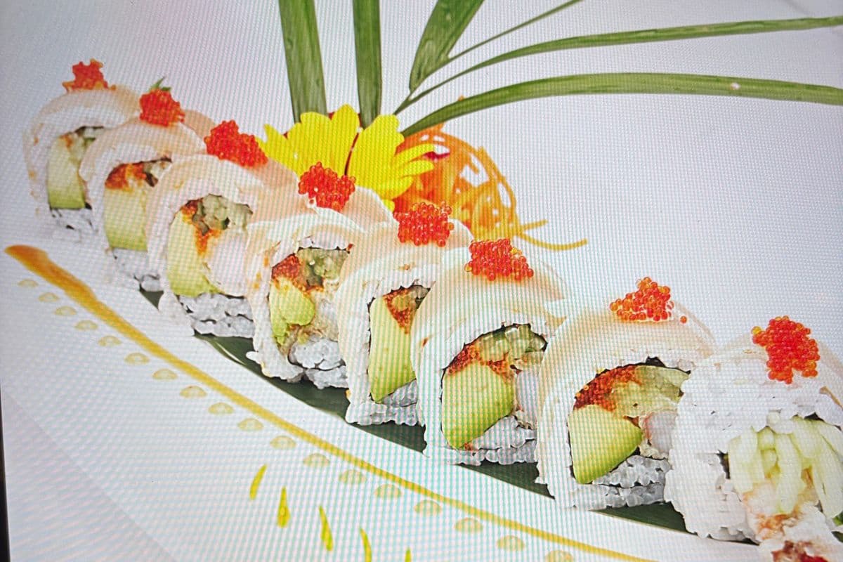 White Dragon Roll (8 pcs)