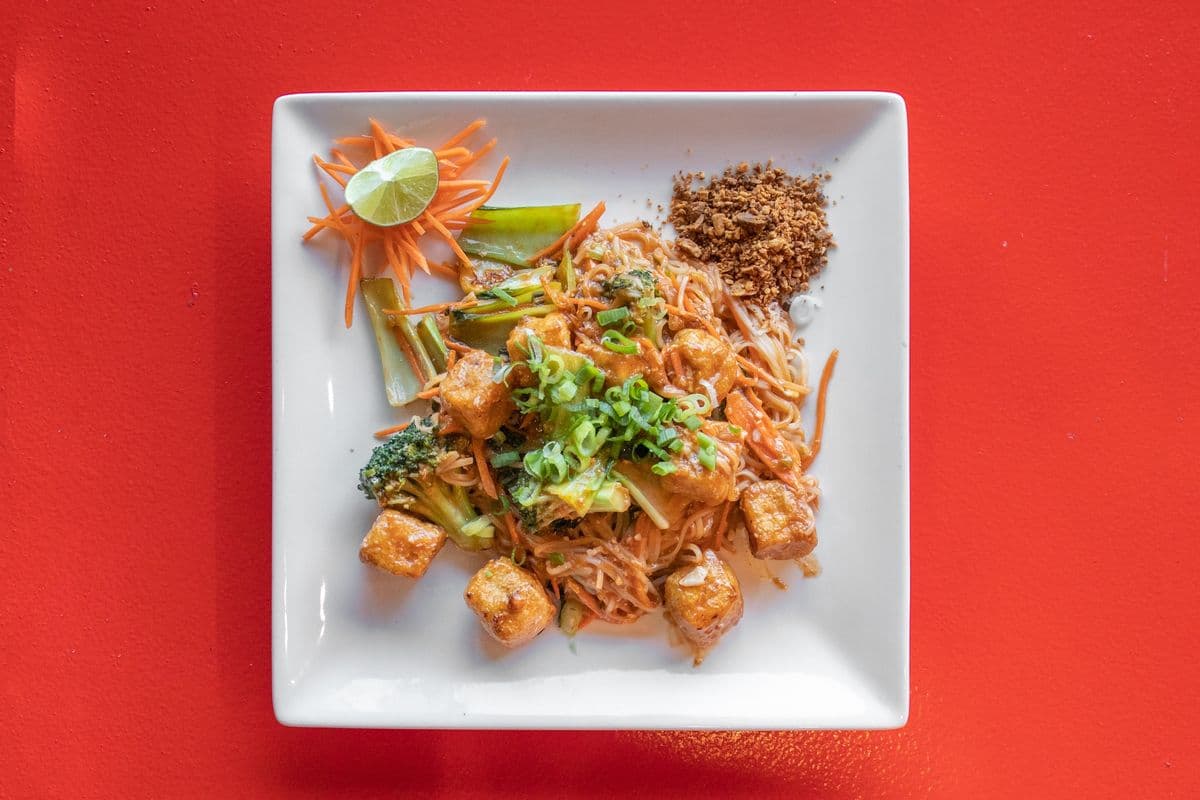V3. Pad Thai with In-Season Vegetables and Golden Tofu (one size)