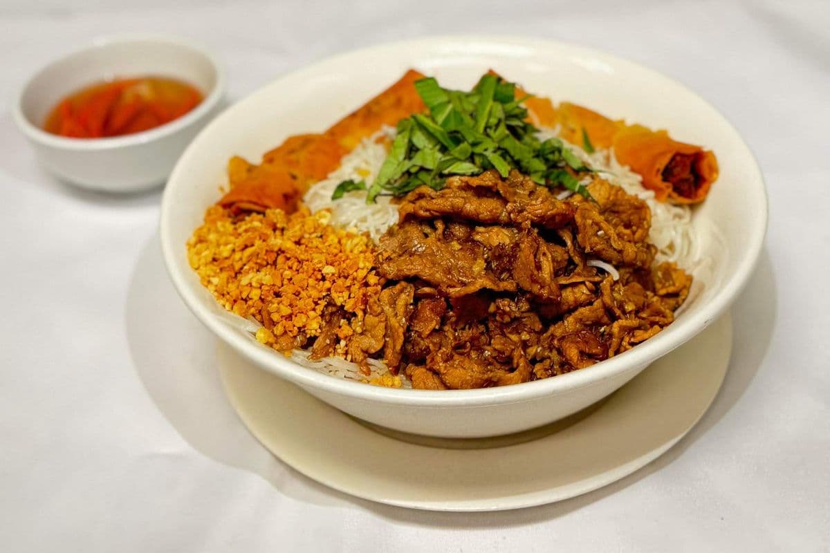 33A. Grilled Beef and Two Spring Rolls on Rice Vermicelli
