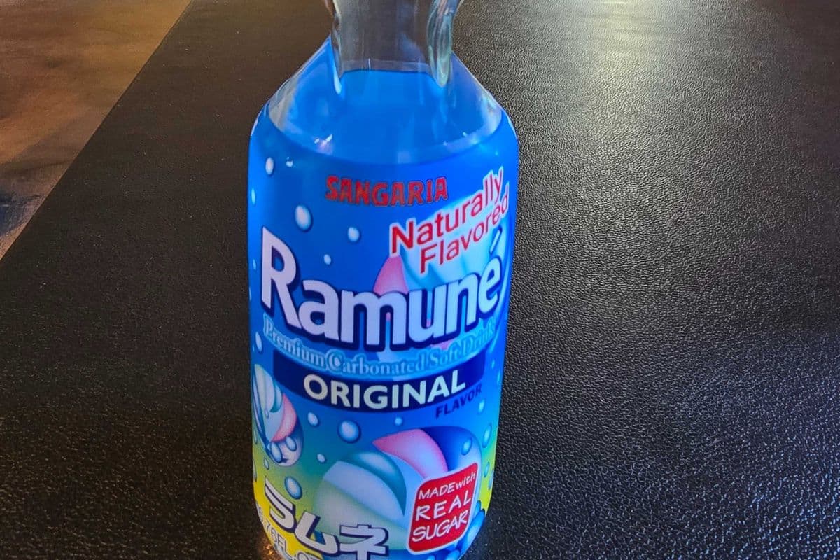 Japanese soft drink (Ramune original) (110 Cal)