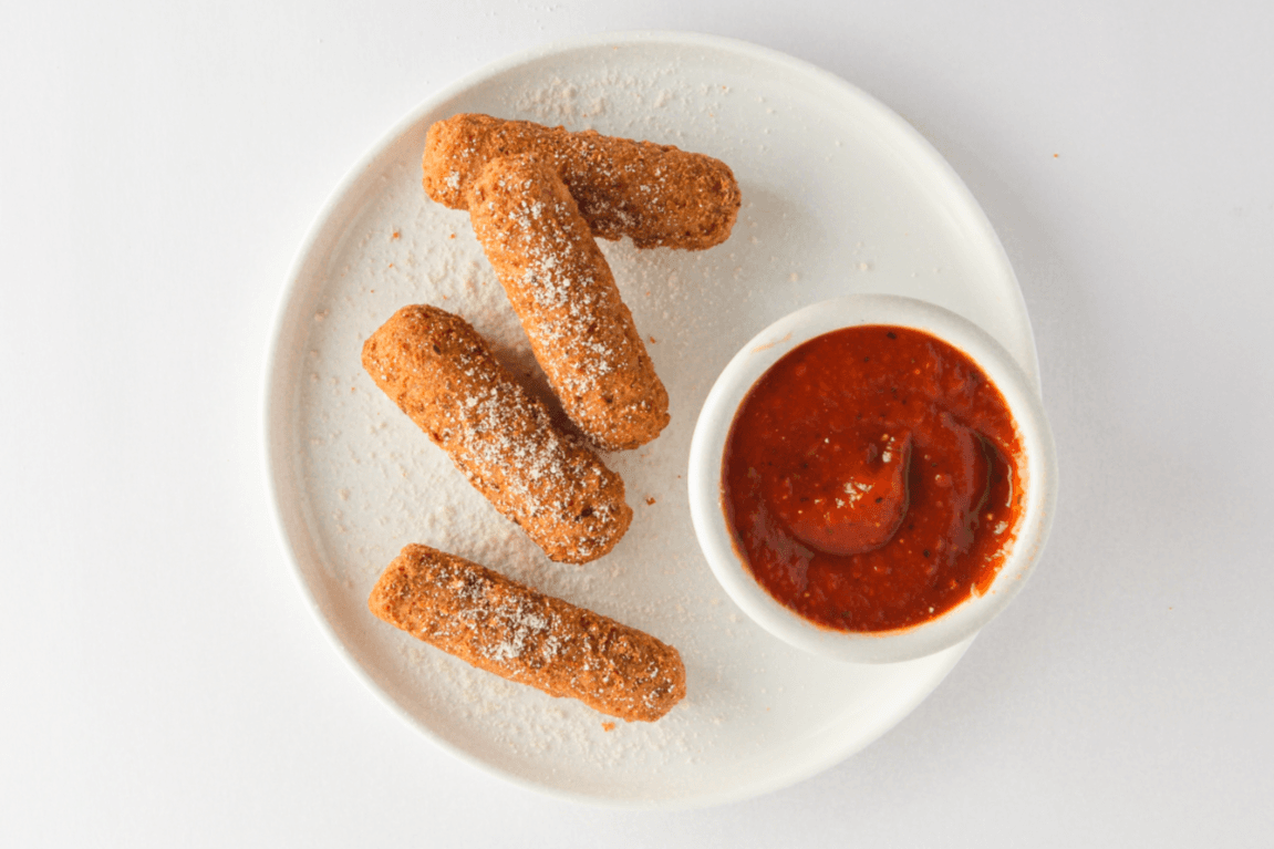 Bâtonnets de fromage (4 mcx)/ Cheese sticks (4 pcs)