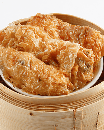 16. Steamed Bean Curd Wraps with Fish Paste 16. 蠔皇菜苗鮮竹卷