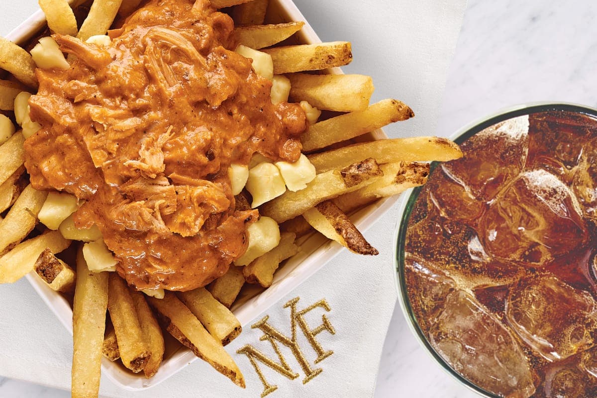 Poutine au poulet au beurre et Duo Pepsi / Butter Chicken Poutine + Pepsi Combo