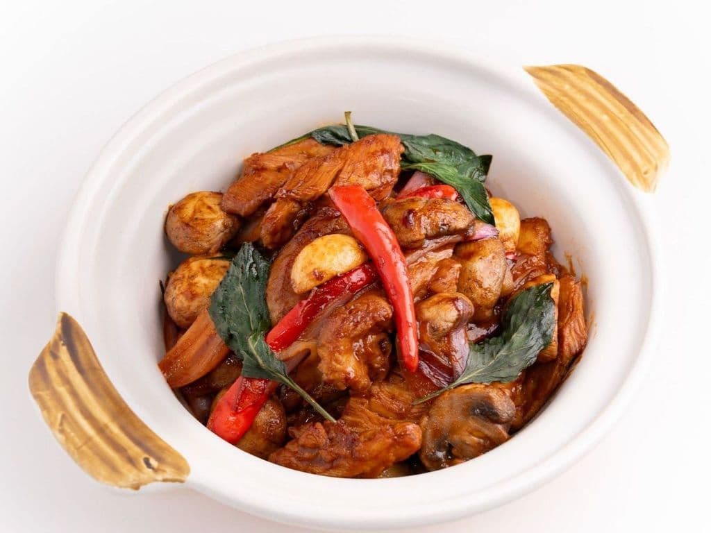 C7. Nyonya Chicken Claypot 娘 惹 炒 雞 片*NEW ITEM*