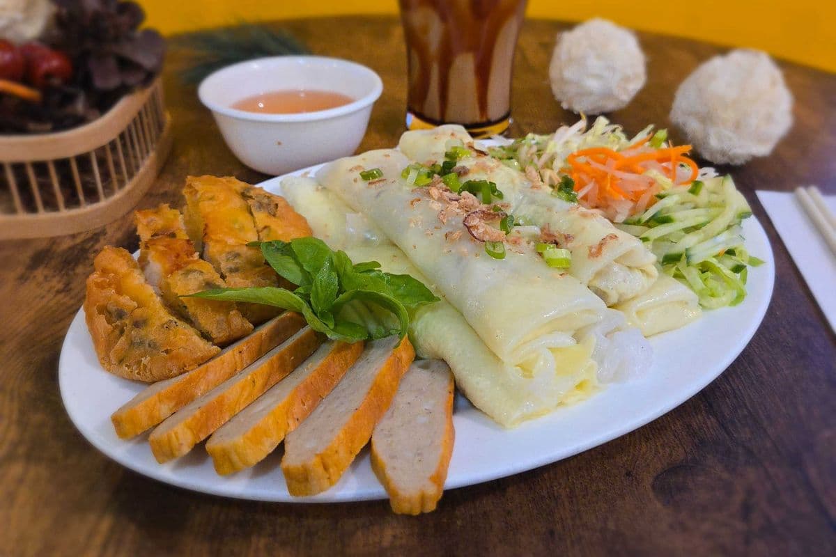H7 - Hot Steam Rice Roll - Bánh Cuốn