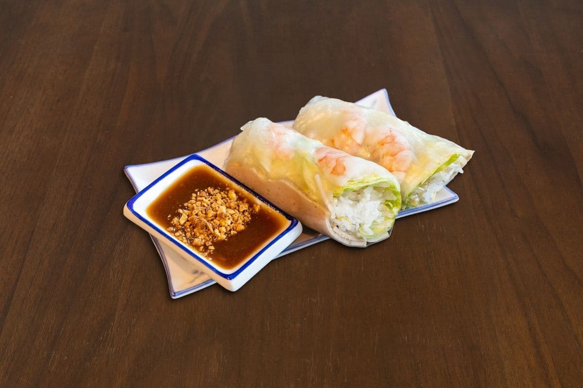 A3. Salad Rolls (2 Rolls)
