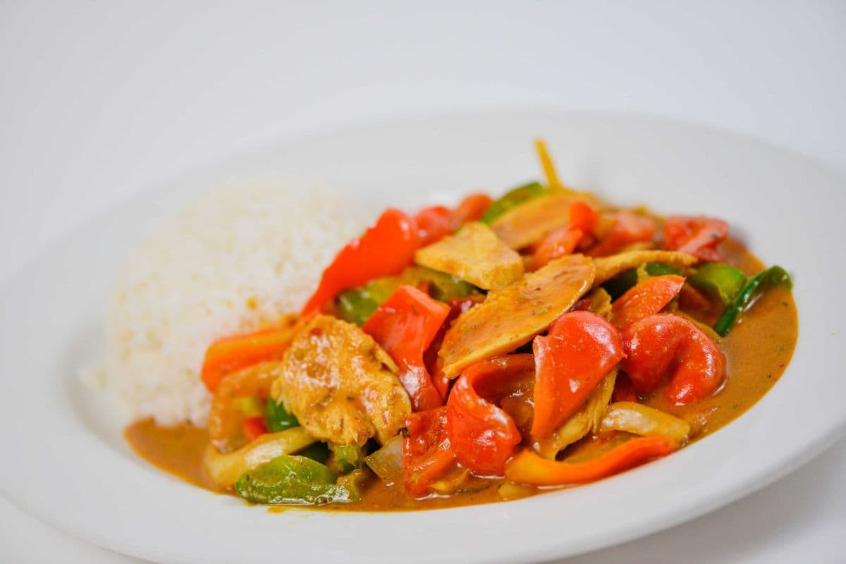 62. Stir-Fried Chicken with Curry Sauce (with Bell Peppers & white onions) - Ga Xao Cari