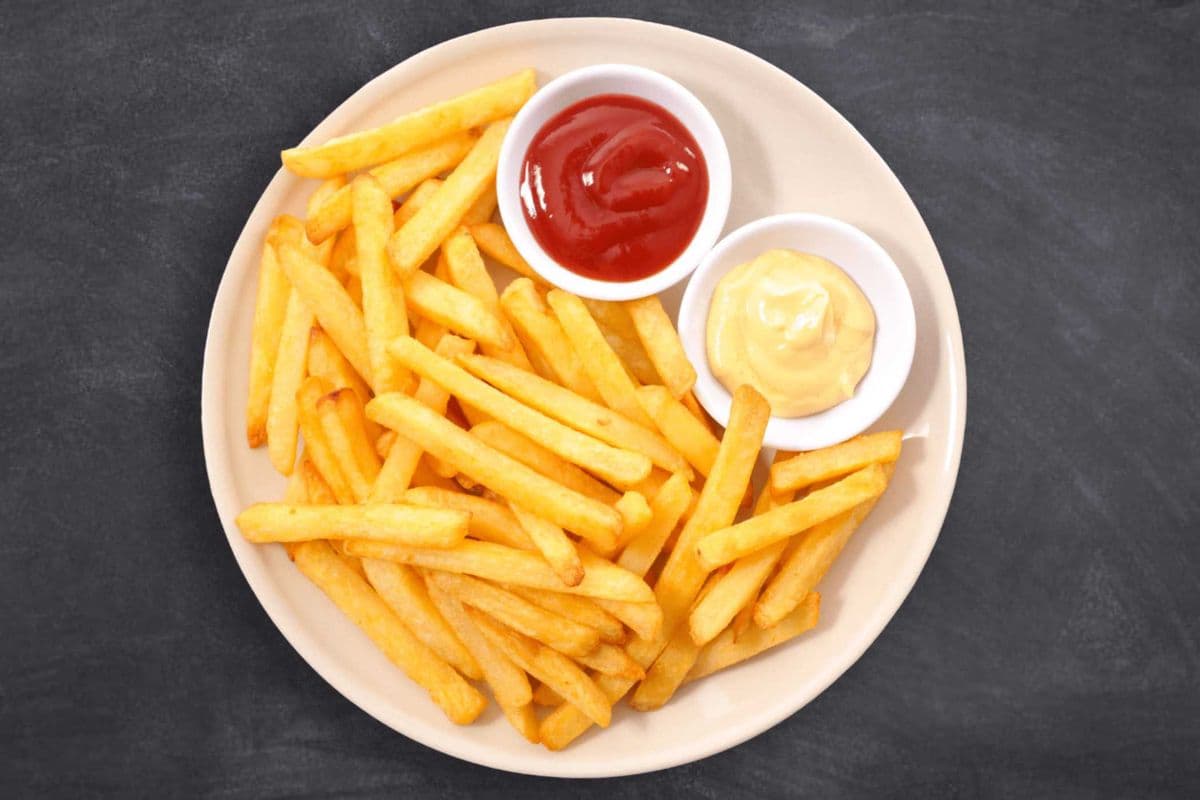 Frites sauce / Fries with sauce