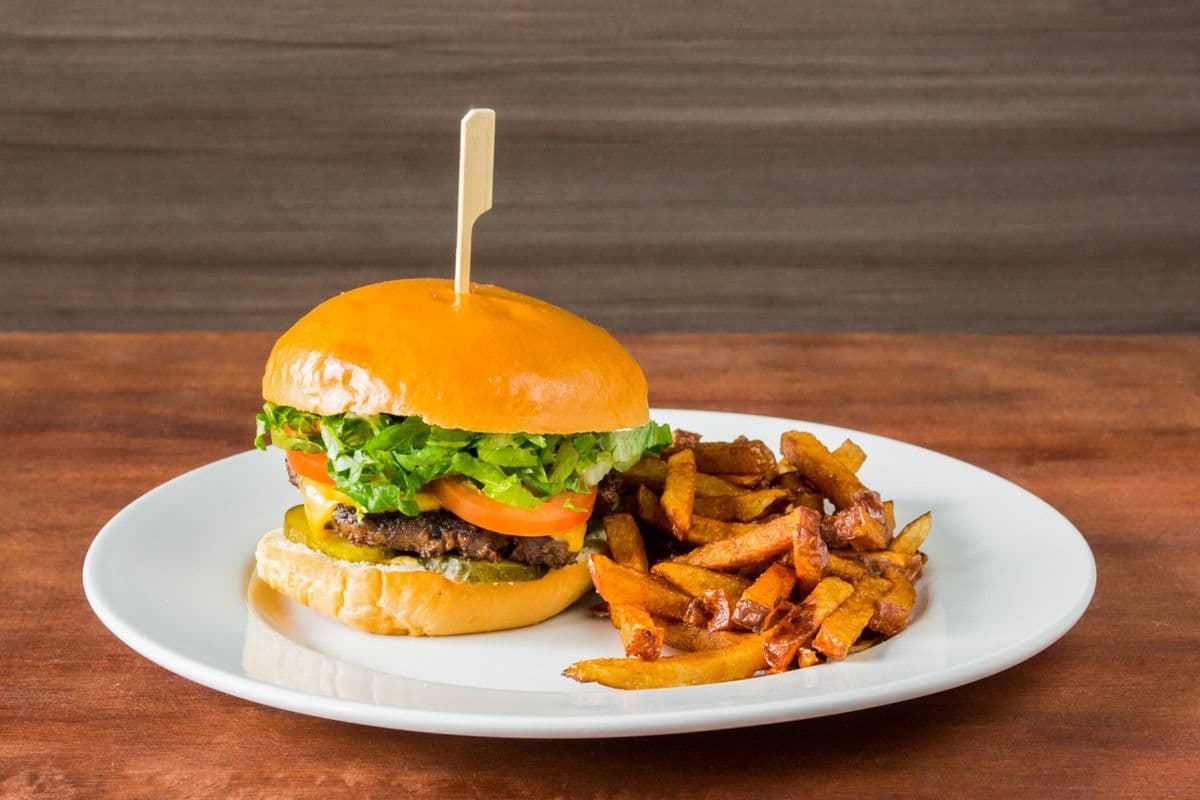 Classic Burger (6 oz)