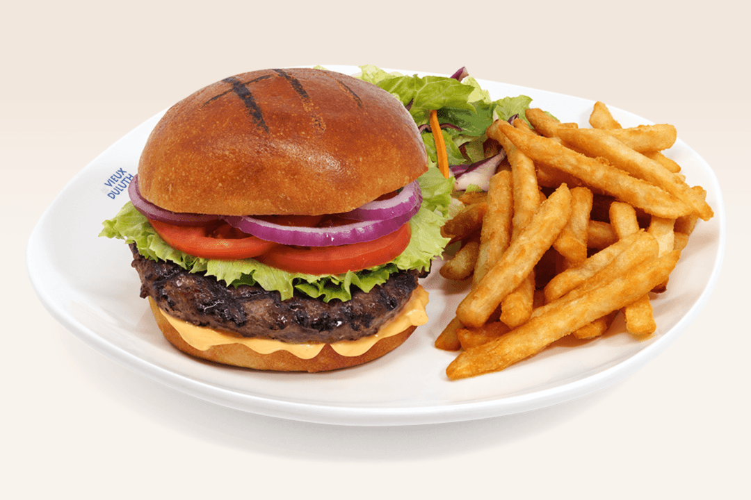 Burger au boeuf avec frites / Beef Burger with Fries