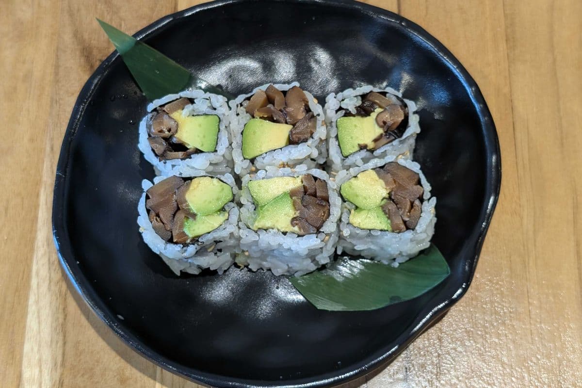 84. Shiitake Avocado Maki Roll
