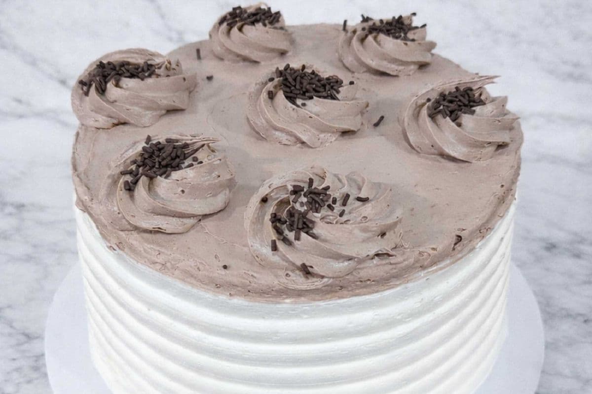 Vanilla Chocolate Cake - 7"