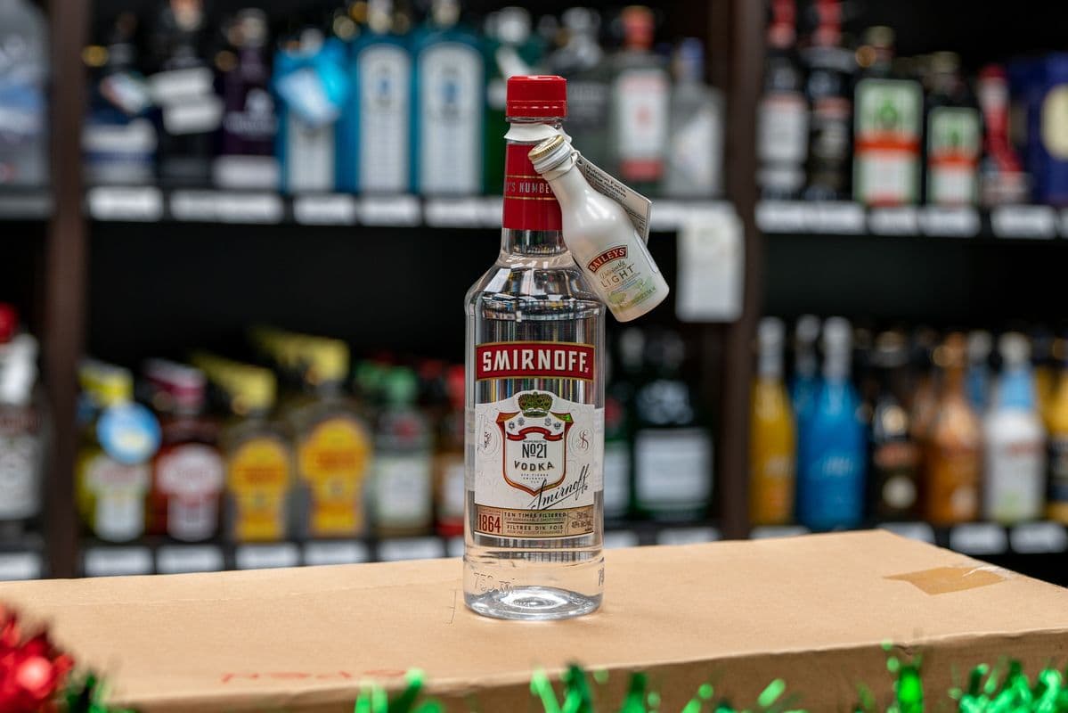 Smirnoff Red Label Vodka (1 x 750 ml)