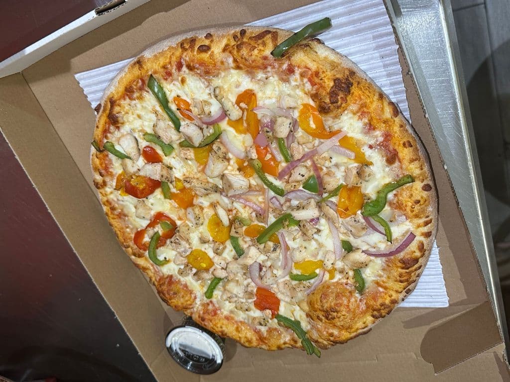 Butter Chicken Pizza ( Large )