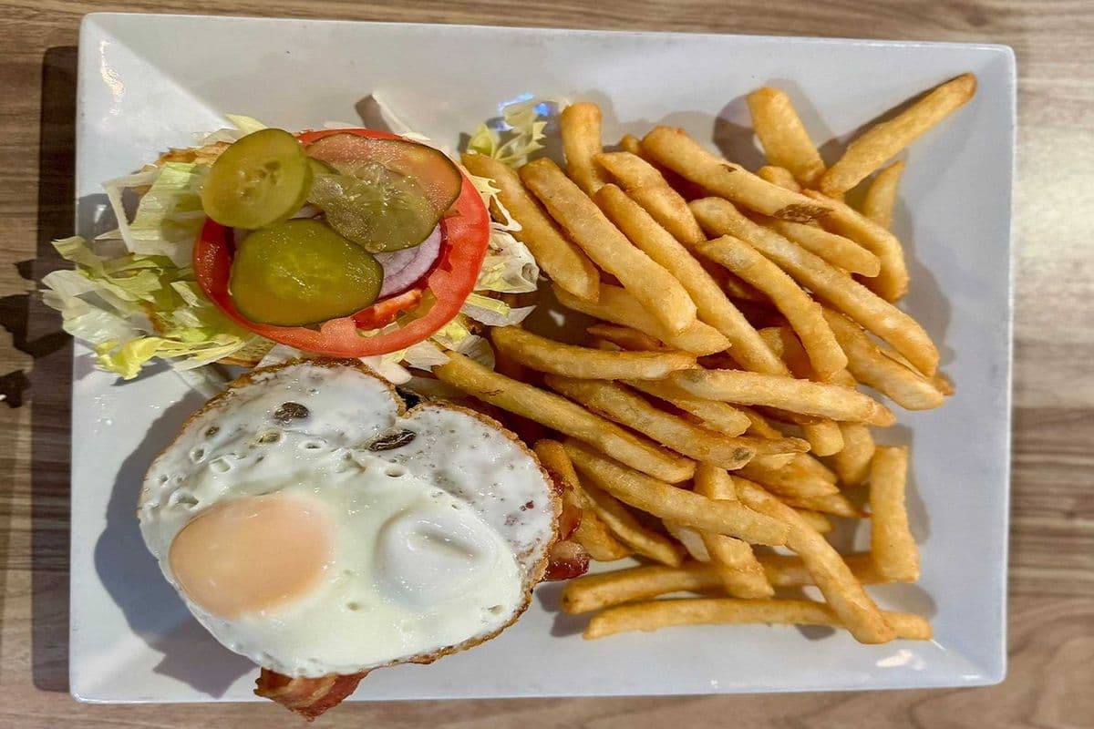 Whisky Egg BLT Burger
