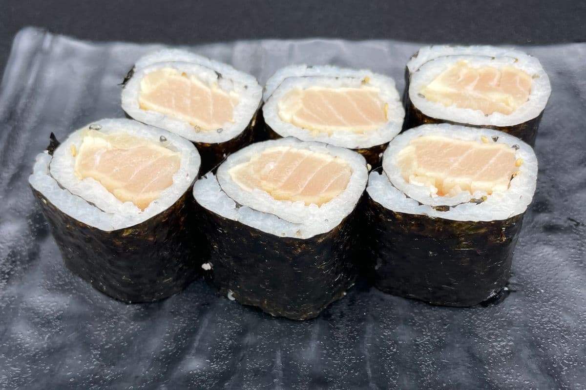 402. White Albacore Tuna Hosomaki (6 pcs)
