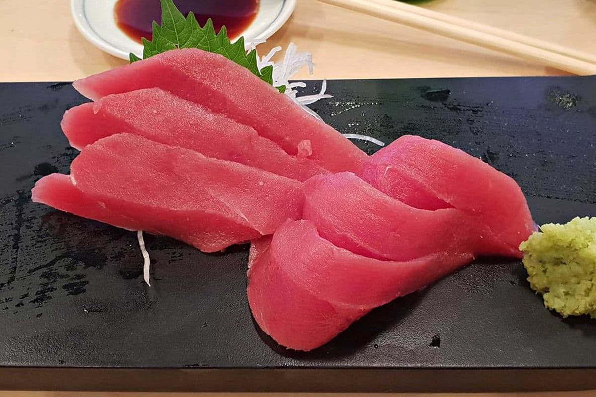 28. Maguro Sashimi (tuna)(5 pcs)