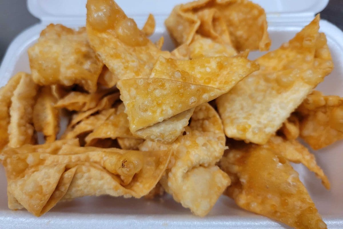 Wonton Chips frit avec sauce aigre-douce(14mcx)/ Fried Wonton Chips with Sweet and Sour Sauce(14pcs)