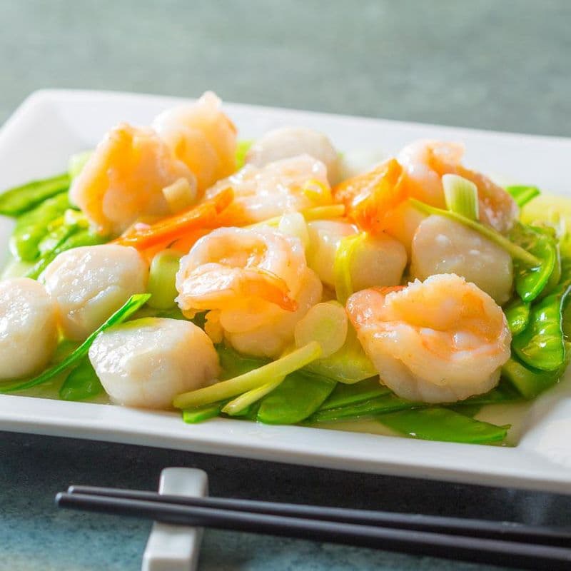 Sauteed Scallops & Prawns with Greens 碧綠帶子蝦球