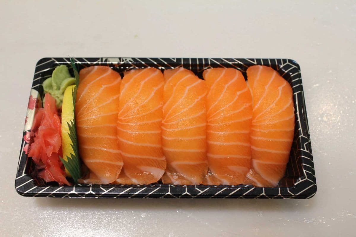 Salmon Sushi 5pcs