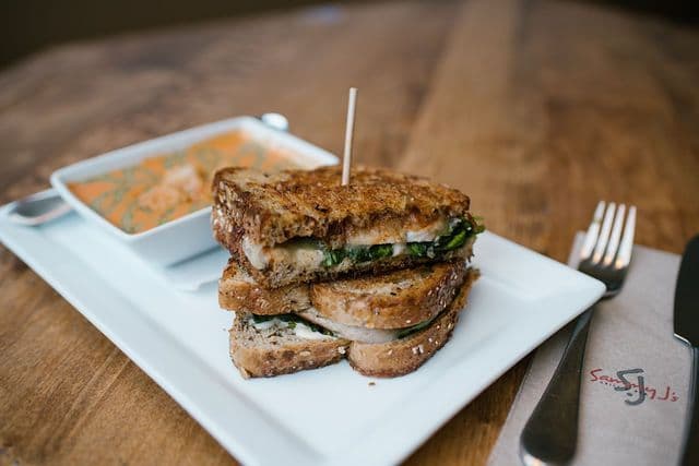 NASHVILLE CHICKEN SANDWICH