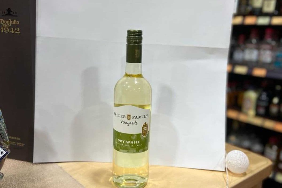 PELLER EST DRY WHITE (1 x 750 ML)