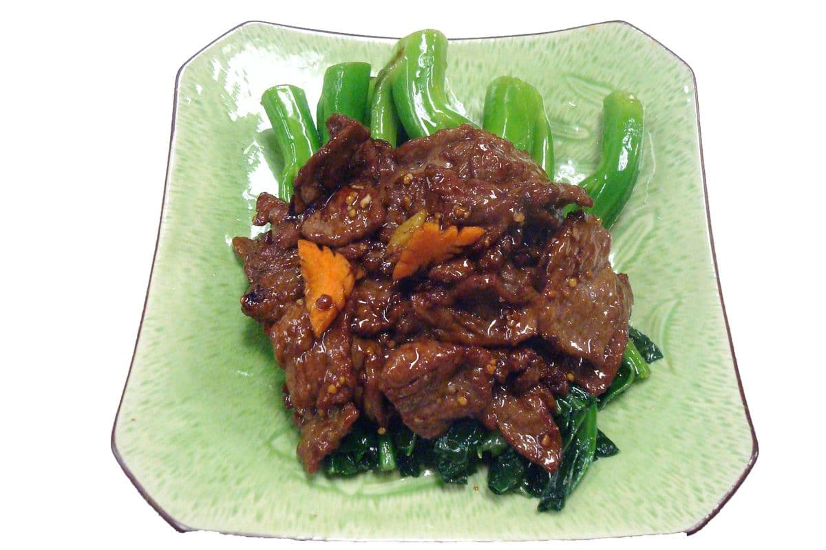 194. Stir-Fried Beef with Chinese Broccoli 芥蘭炒牛肉