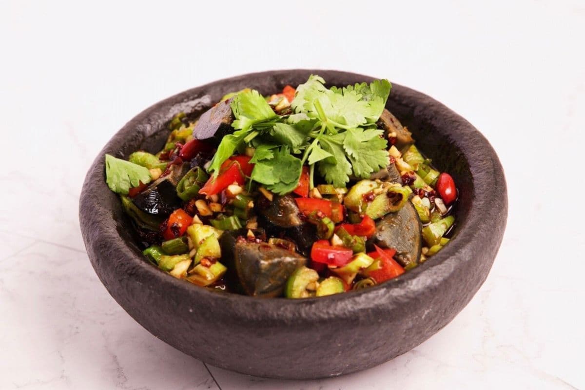 132. Preserved Eggs with Cooked Hot Peppers - 擂椒皮蛋