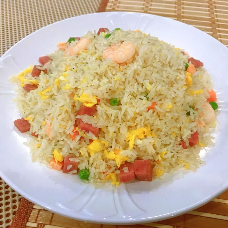Yangzhou-Style Stir-Fried Rice 扬州炒饭
