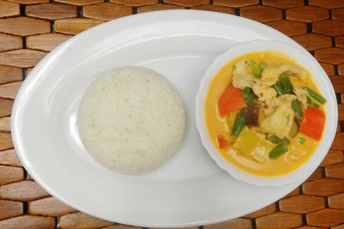 D30. Red Curry