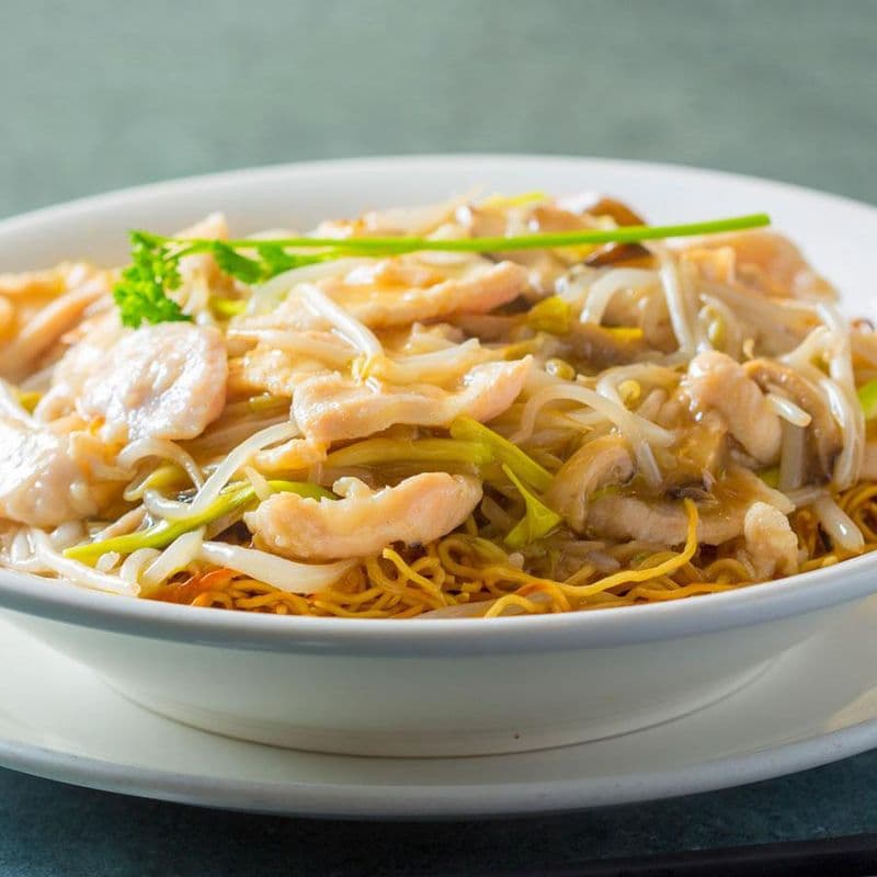 Shredded Chicken Chow Mein (or Fried Flat Rice Noodle) 雞絲炒麵或炒河