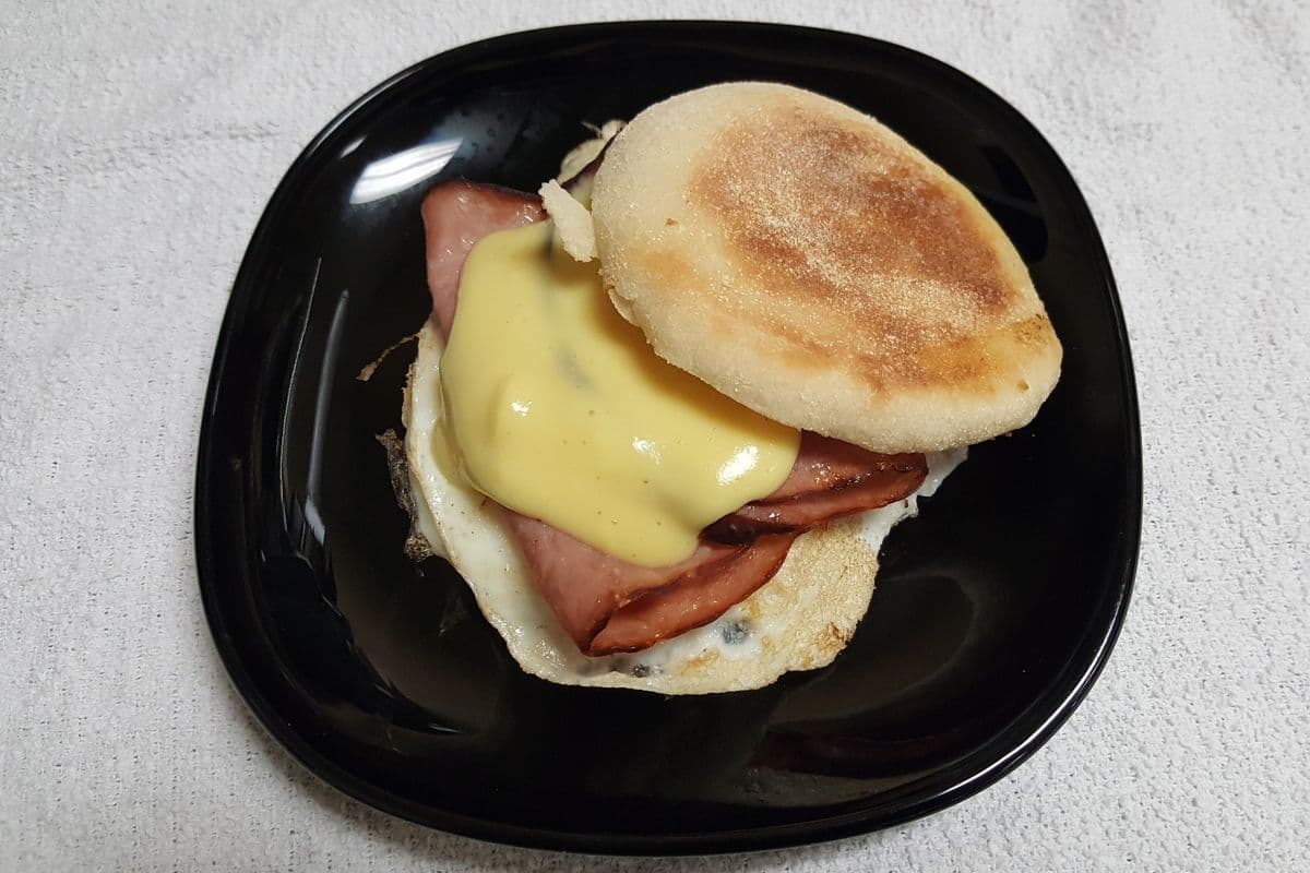 Classic Benedict Egg Muffin