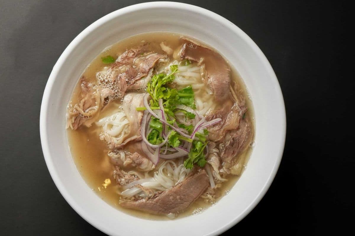 044. Rare Beef and Flank Brisket Rice Noodle Soup
