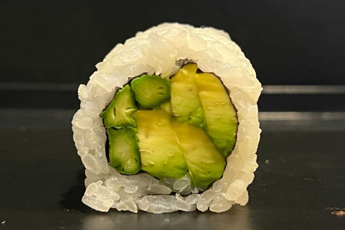 Avo and Asparagus Roll