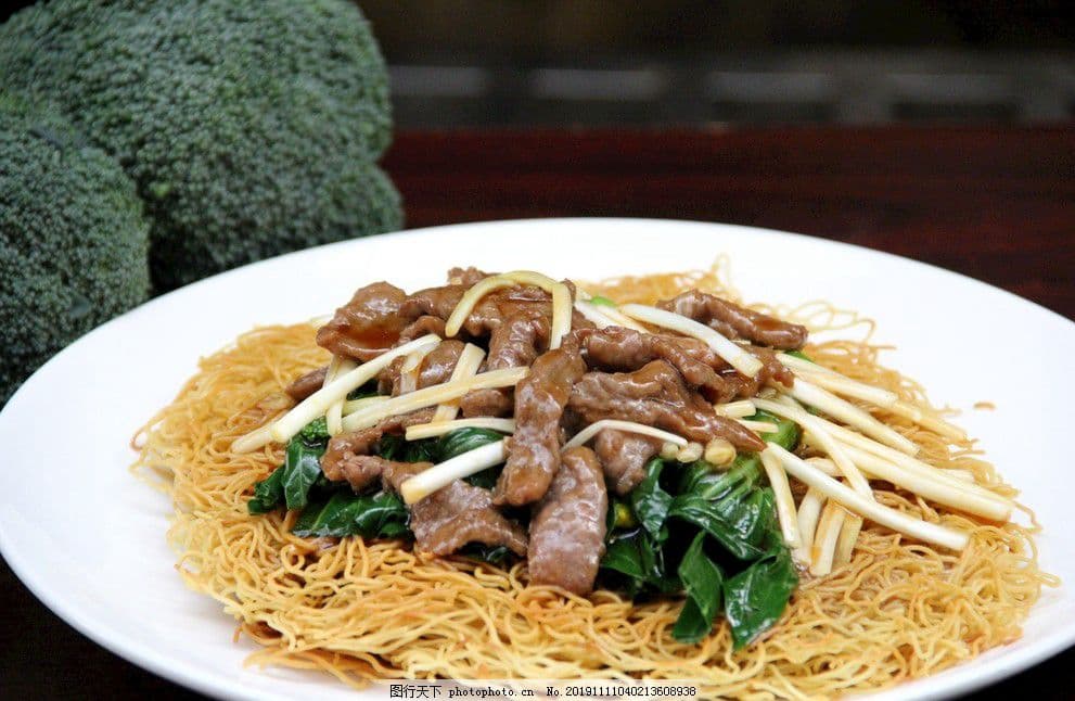Beef with Vegetables Crispy Chow Mein / 時菜牛肉炒麵