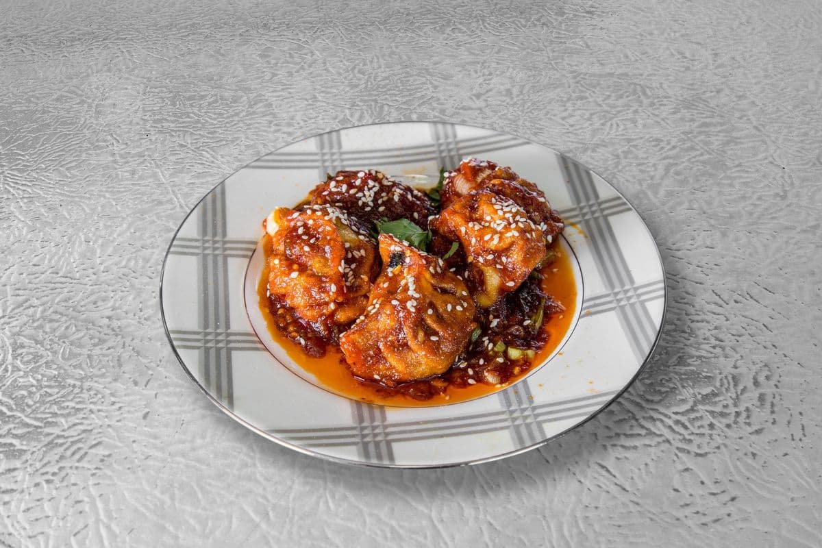 Gravy Veg Momos (8 pcs)