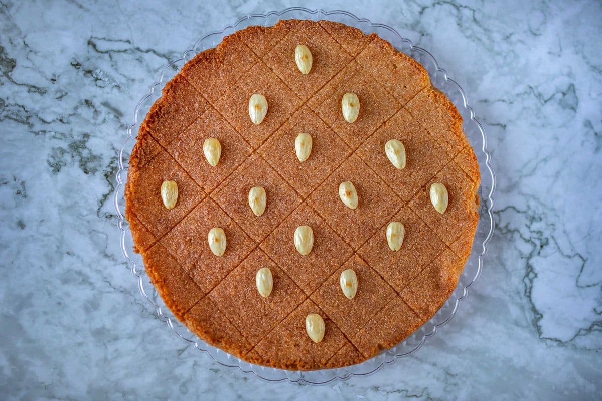 Basbousa tray (Almond) صينية بسبوسة لوز (Family Tray)