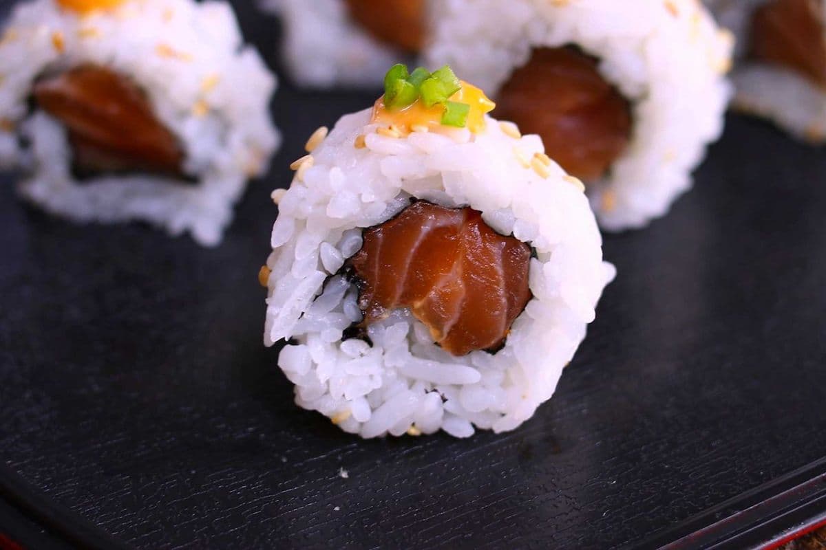 50. Salmon Hoso Maki (6 pcs)