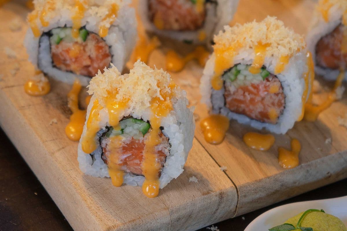 Spicy Salmon Roll Combo