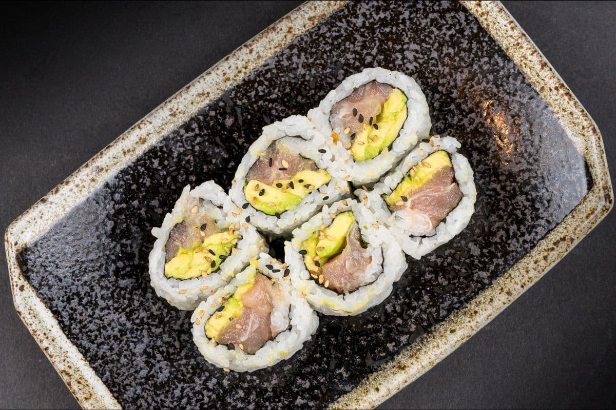 Tuna & Avocado Roll (8 Pieces)