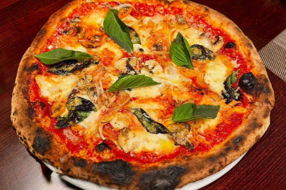 Pizza con Pollo (Pizza with Chicken)