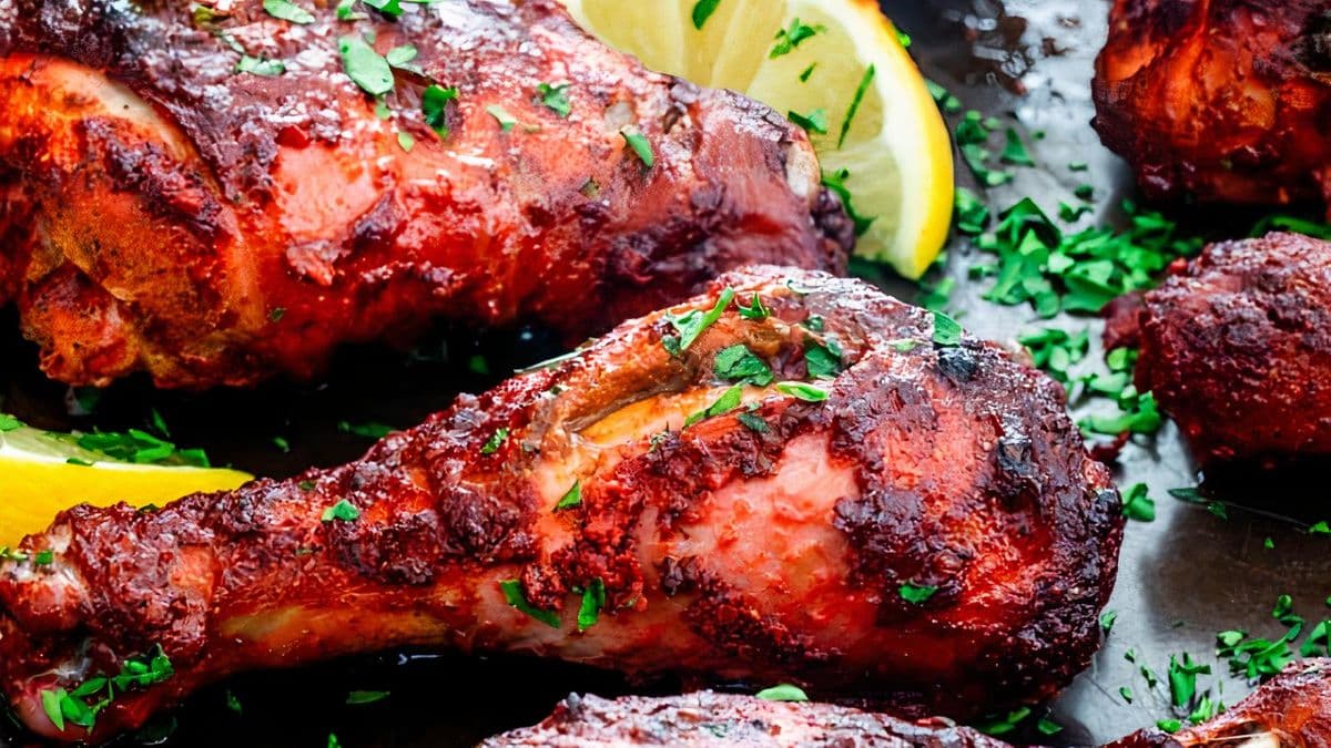 Half( 4 pcs) Tandoori Chicken/Naan/ Mango lassi - Combo