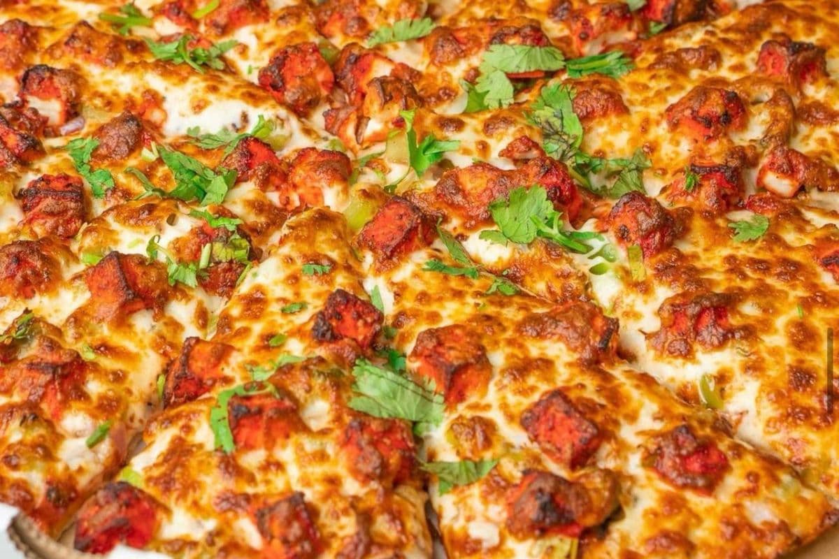 Large Tandoori Chicken Pizza